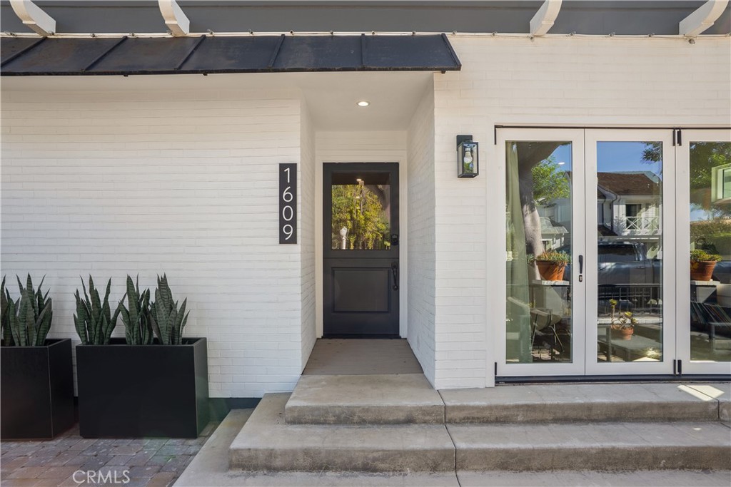 1609 E Balboa Boulevard Property Photo 6
