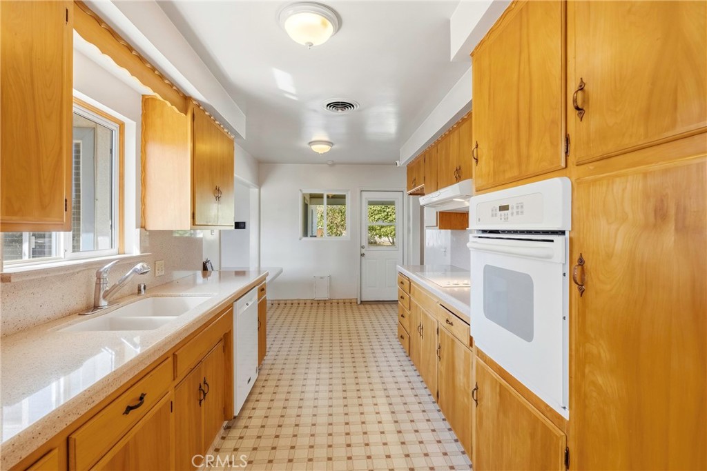 6612 Olive Property Photo 10