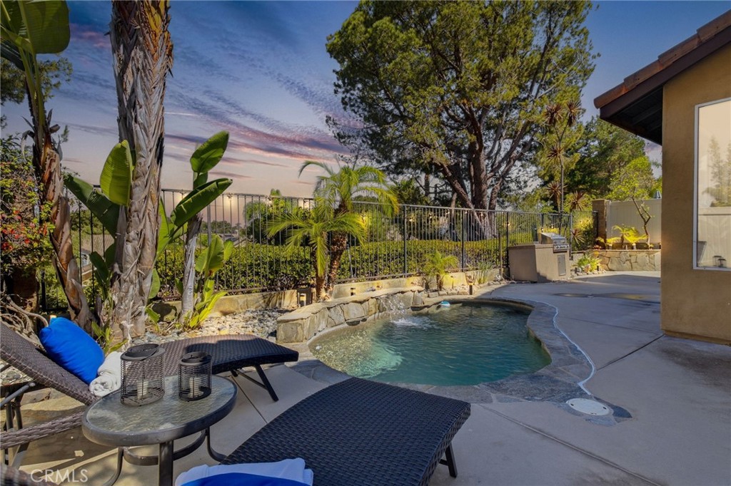 33 Coppercrest Property Photo 2