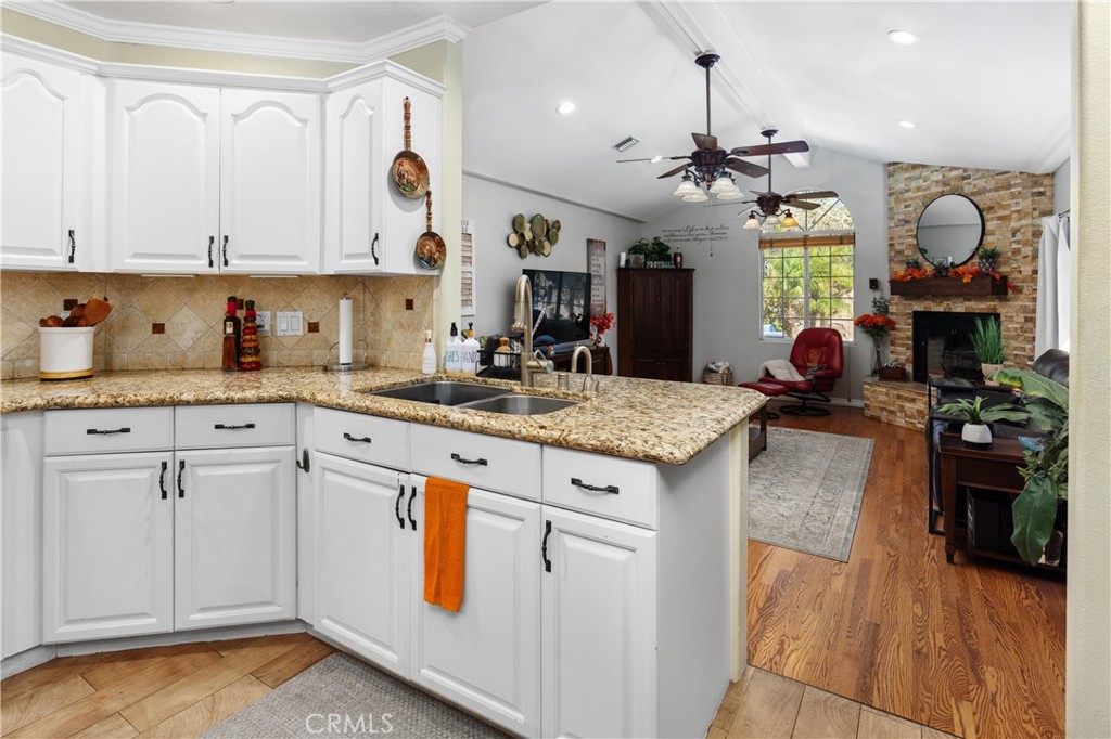 611 E Foothill Blvd Property Photo 15