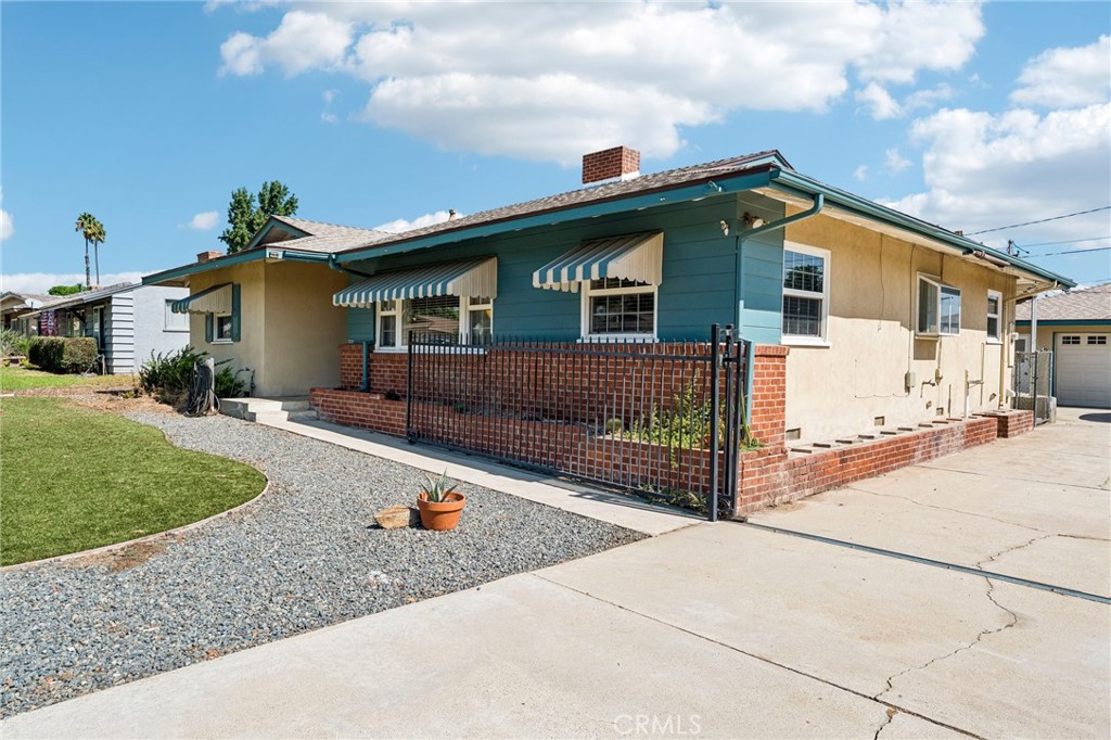 5047 Golden Property Photo 3