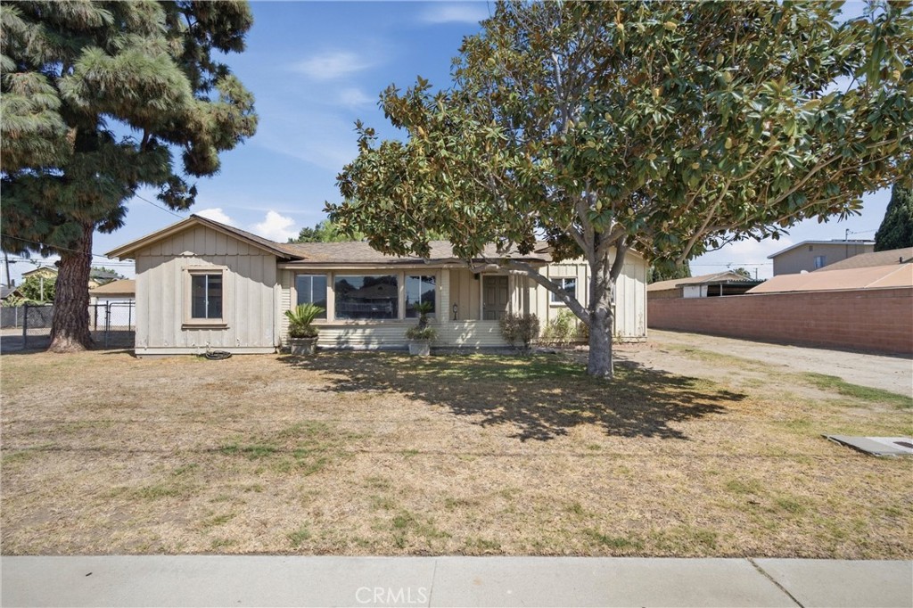 2425 W Occidental Street Property Photo 3