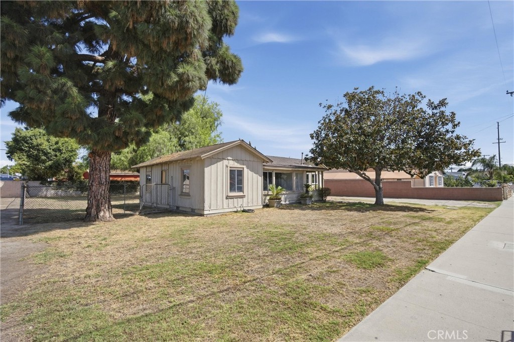 2425 W Occidental Street Property Photo 4