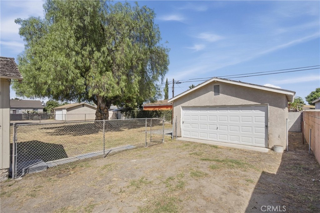 2425 W Occidental Street Property Photo 5
