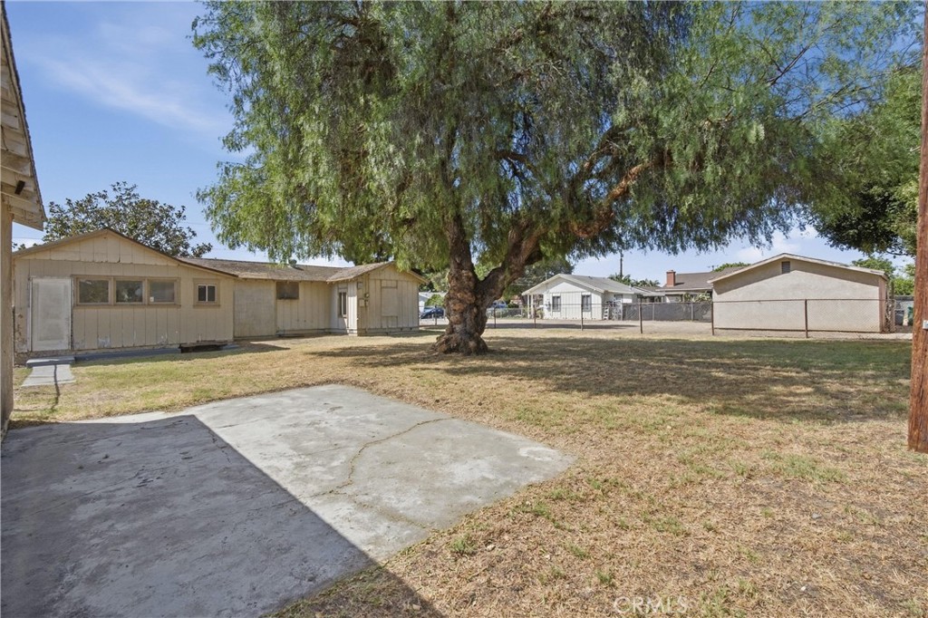 2425 W Occidental Street Property Photo 7