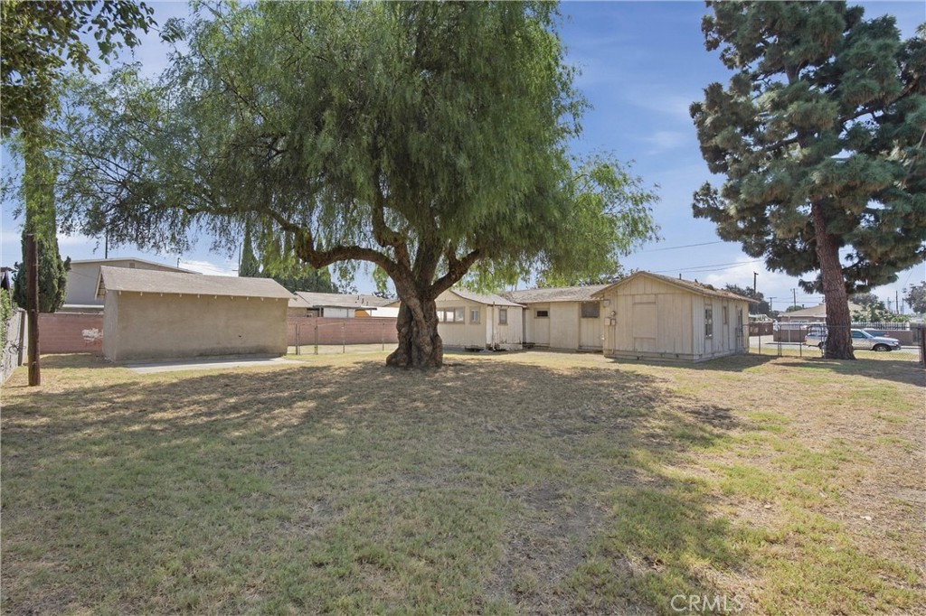 2425 W Occidental Street Property Photo 8