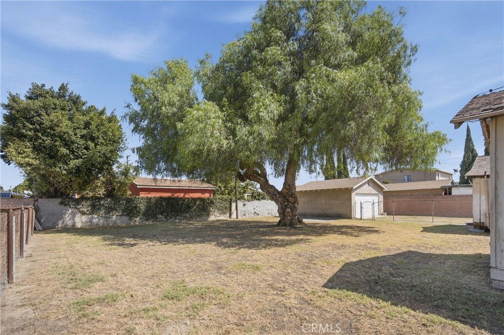 2425 W Occidental Street Property Photo 9