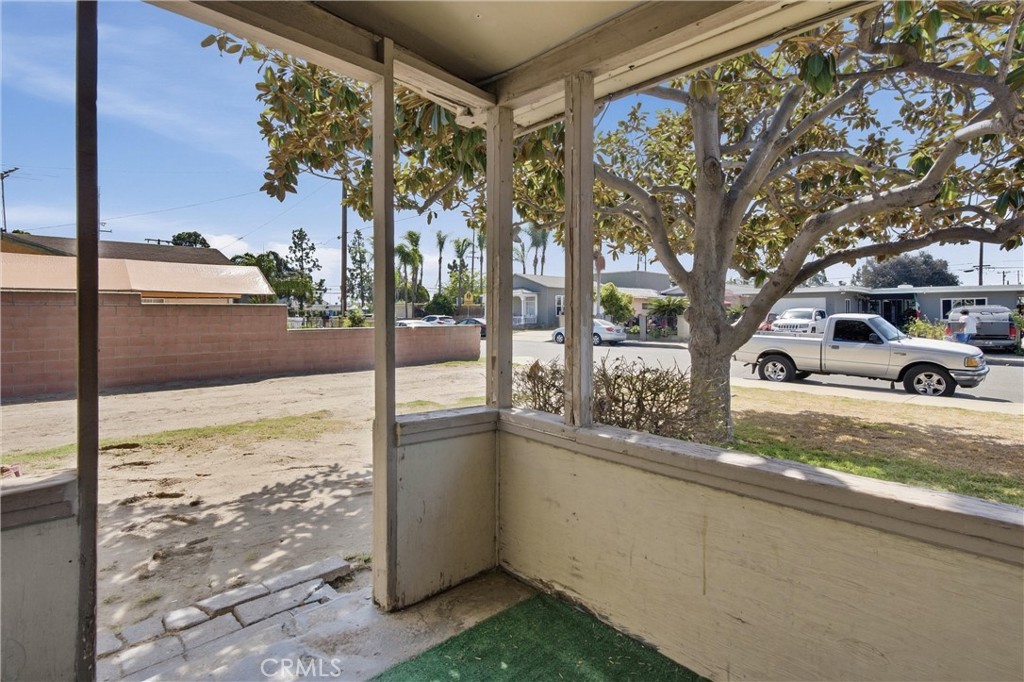 2425 W Occidental Street Property Photo 11