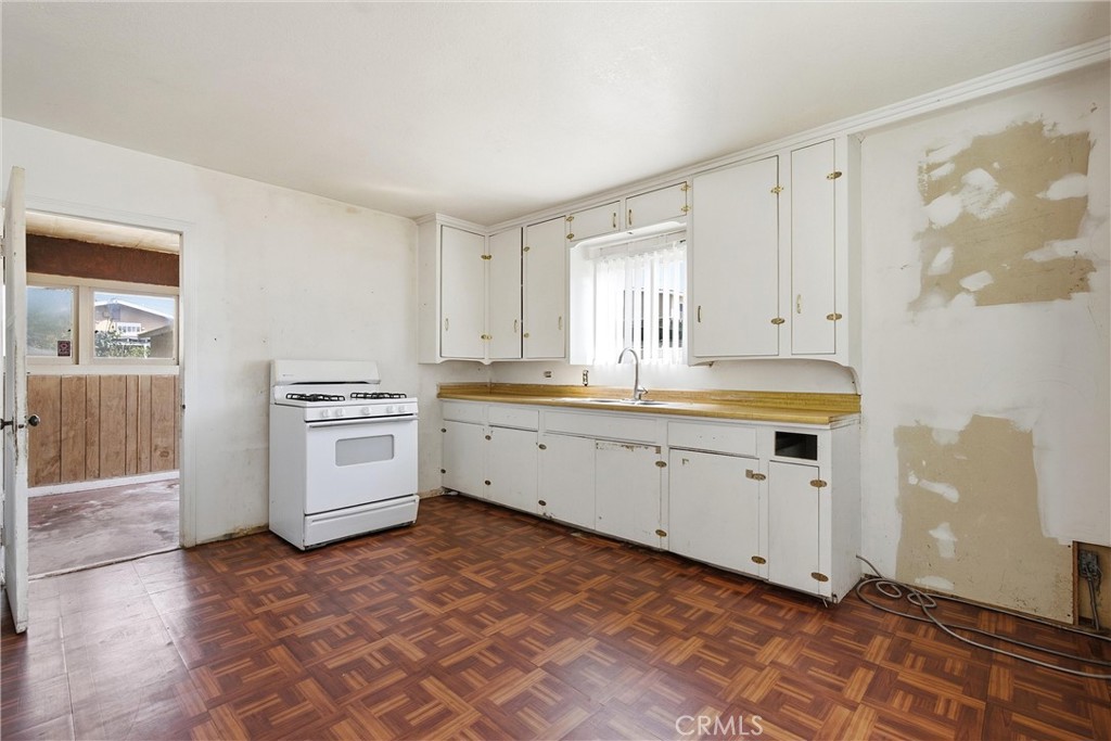 2425 W Occidental Street Property Photo 16