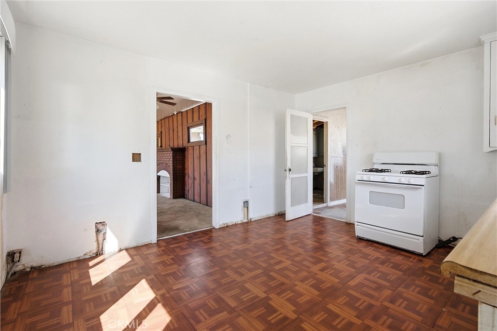 2425 W Occidental Street Property Photo 17