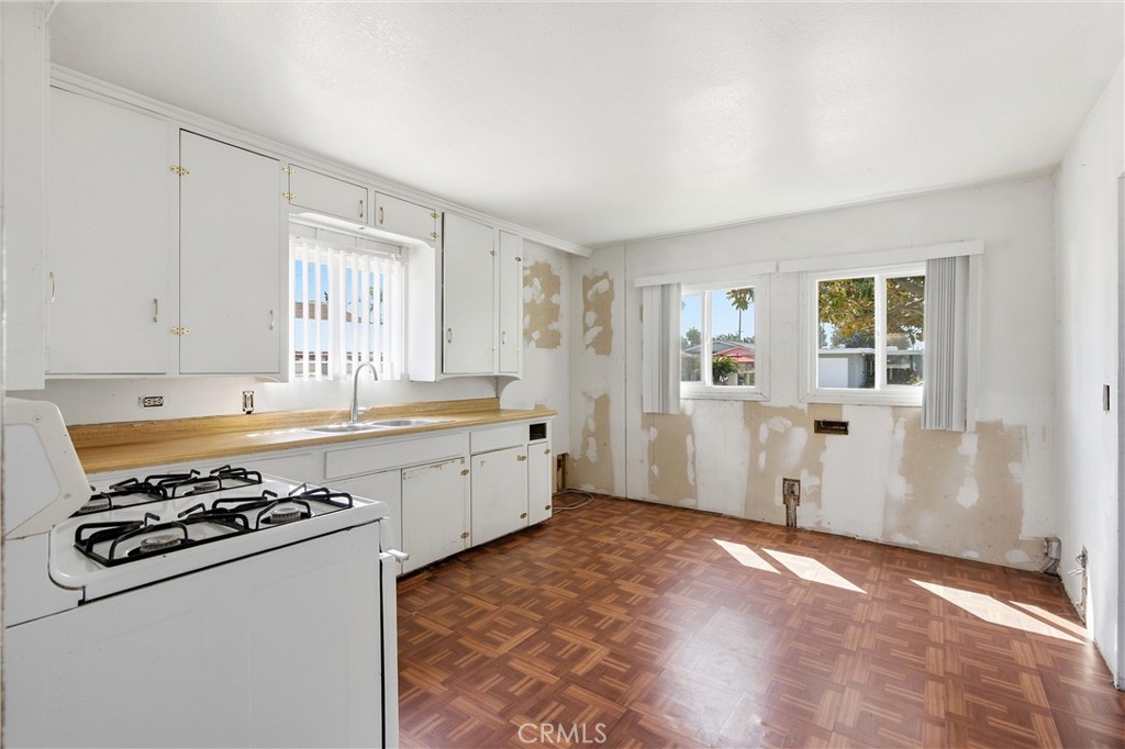 2425 W Occidental Street Property Photo 18