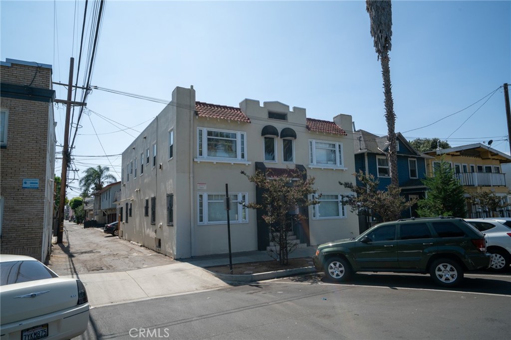 328 W 8th Street Property Photo 3