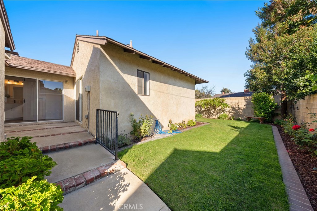 1114 N Acacia Avenue Property Photo 6