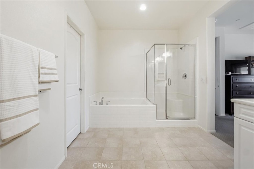 3046 S Plymouth Avenue Property Photo 18