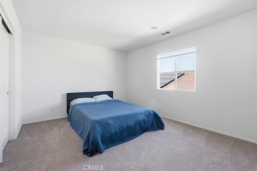 3046 S Plymouth Avenue Property Photo 26