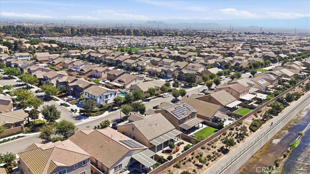 3046 S Plymouth Avenue Property Photo 37