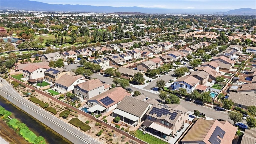 3046 S Plymouth Avenue Property Photo 39