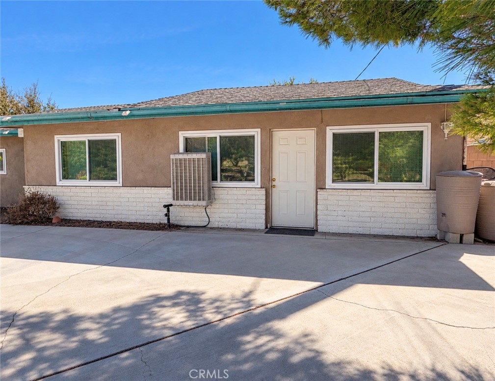 18393 Orange Property Photo 4