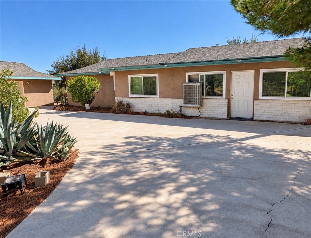 18393 Orange Property Photo 5