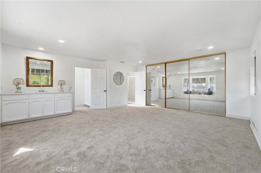 1688 N Shaffer Property Photo 2