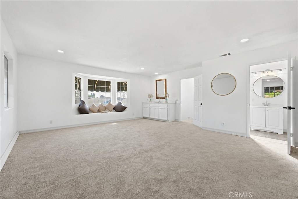 1688 N Shaffer Property Photo 3