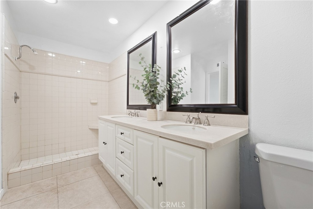 1688 N Shaffer Property Photo 9