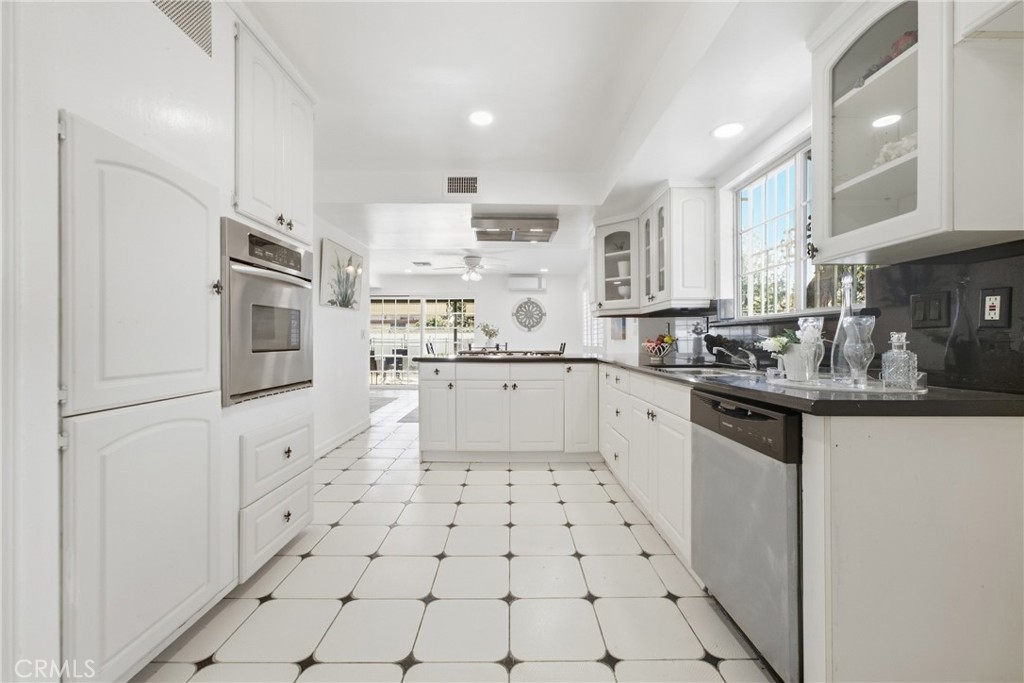 1688 N Shaffer Property Photo 32