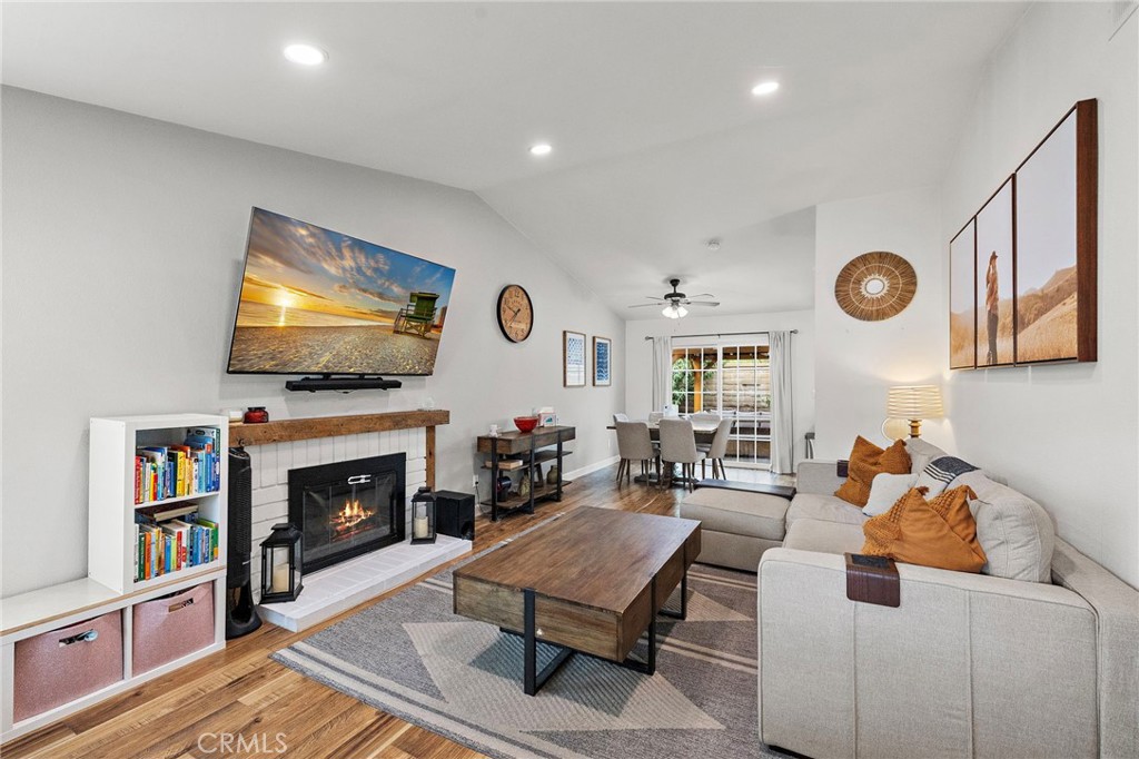 21155 Larchmont Property Photo 3