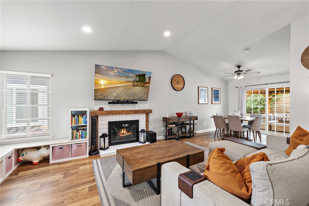 21155 Larchmont Property Photo 4