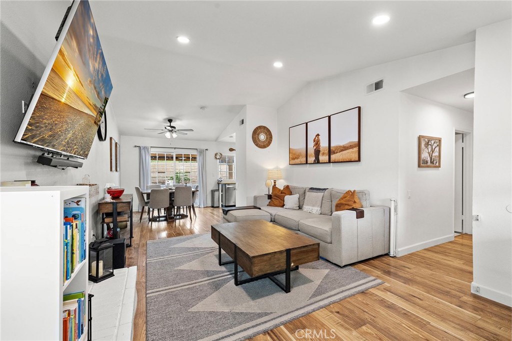 21155 Larchmont Property Photo 5