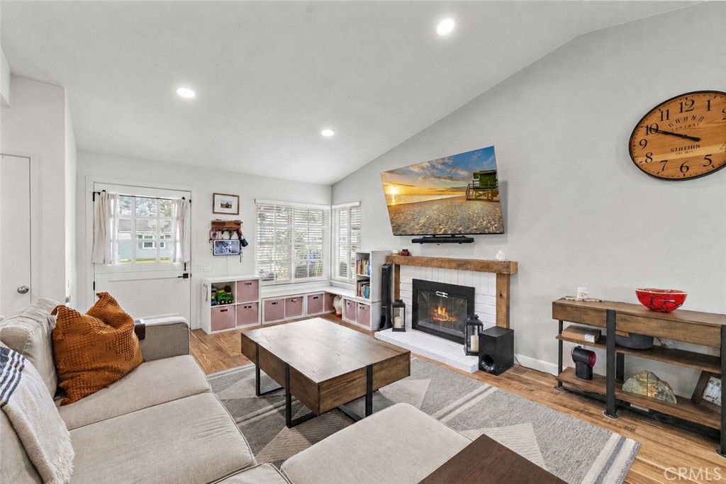 21155 Larchmont Property Photo 8