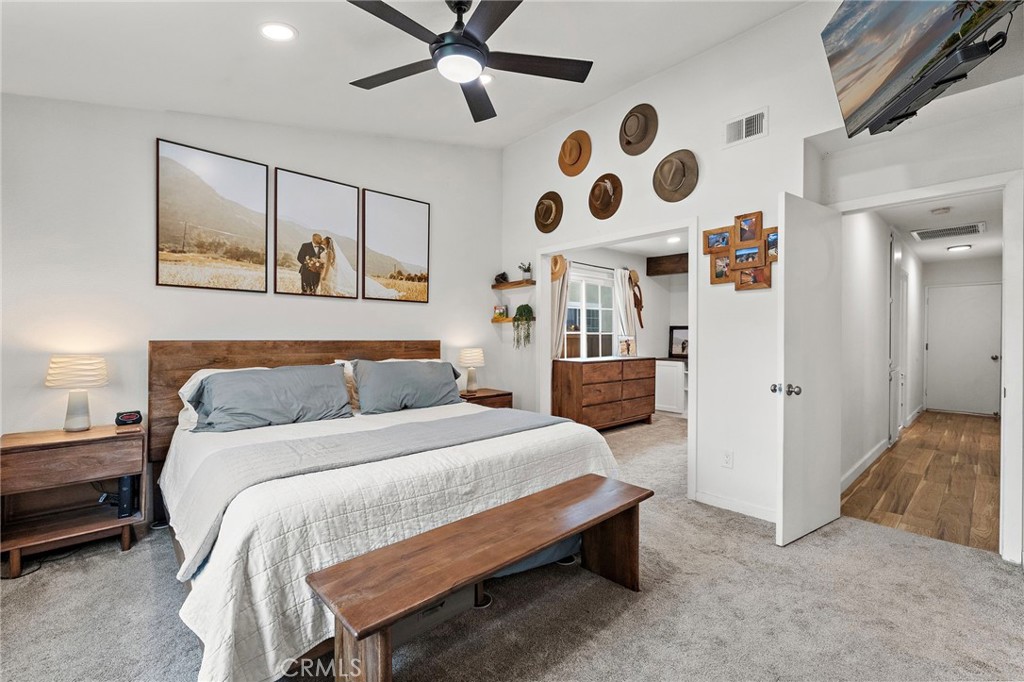 21155 Larchmont Property Photo 17