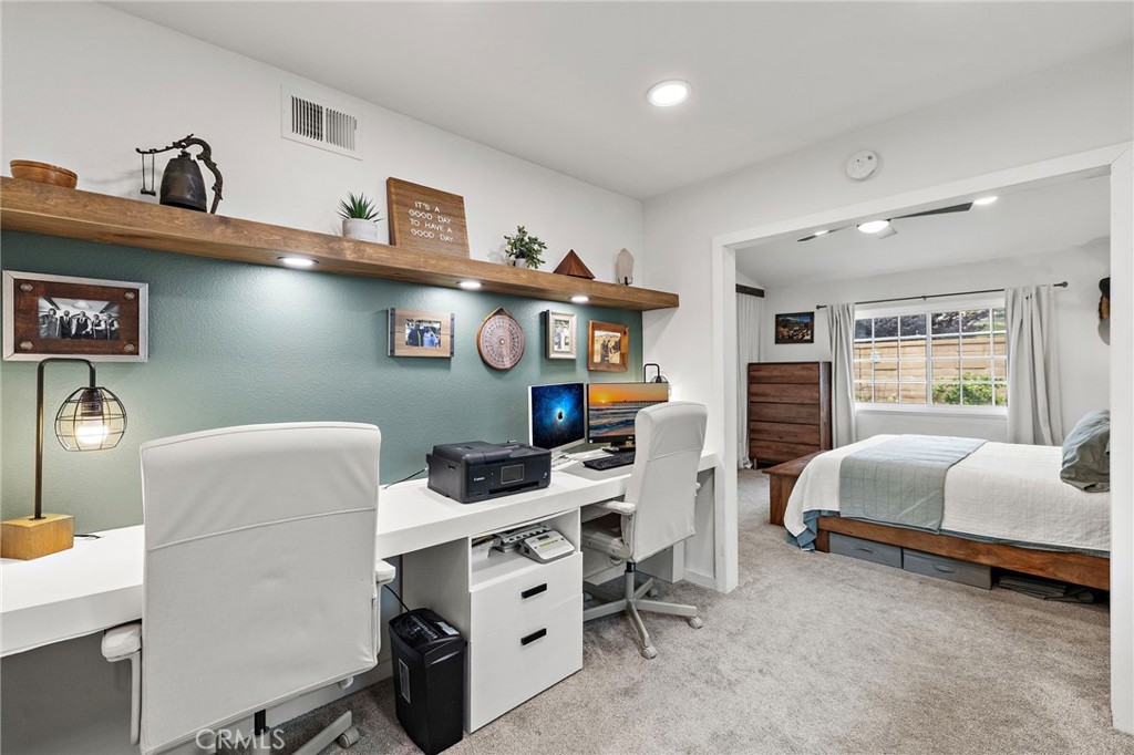 21155 Larchmont Property Photo 21
