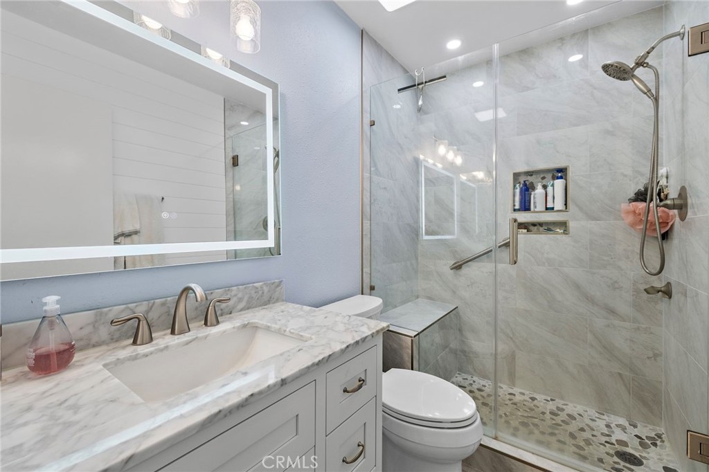 21155 Larchmont Property Photo 22
