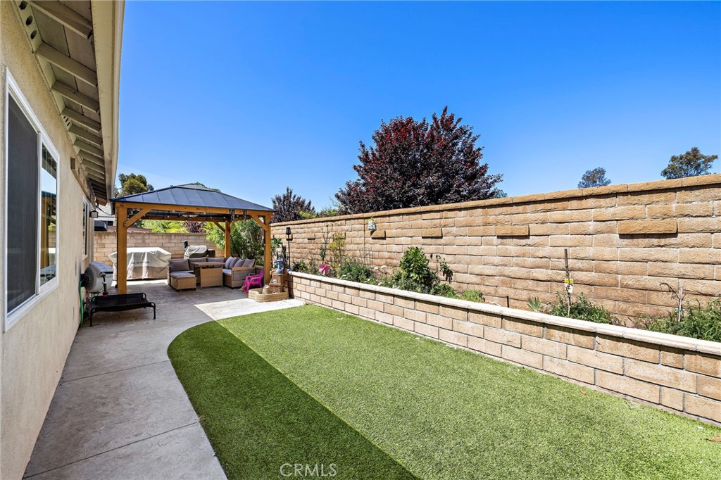 21155 Larchmont Property Photo 25