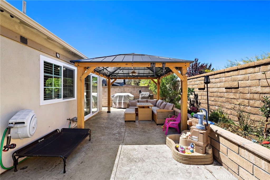 21155 Larchmont Property Photo 27