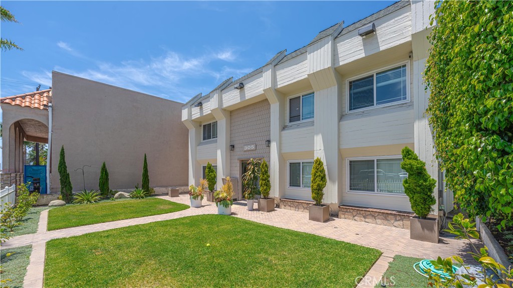 305 17th Property Photo 4