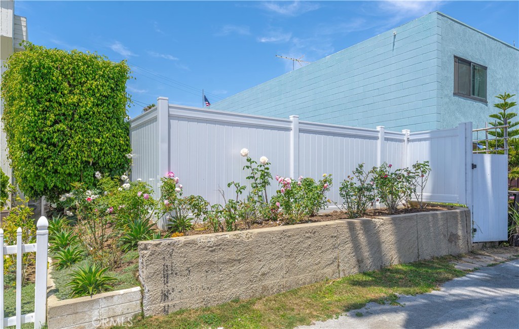 305 17th Property Photo 5