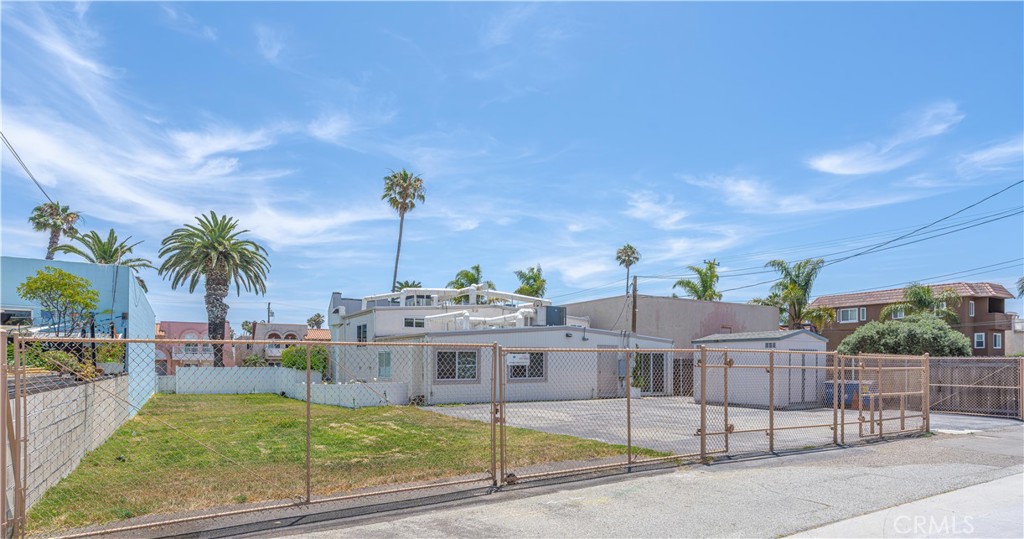 305 17th Property Photo 6