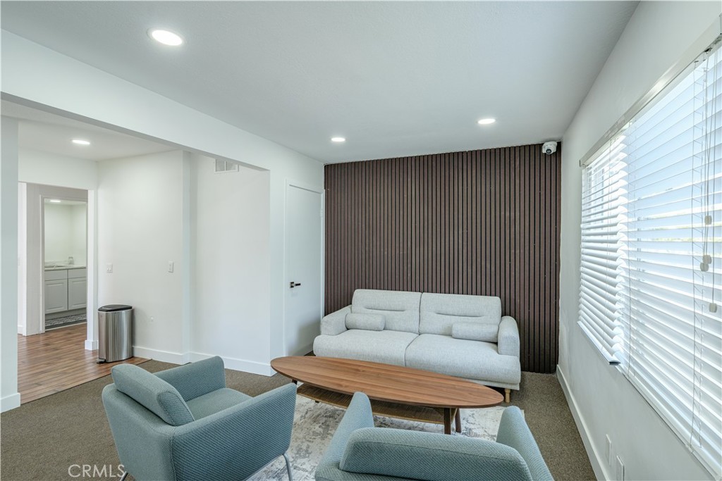 305 17th Property Photo 12