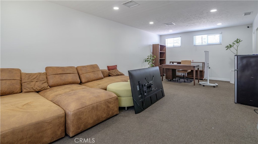 305 17th Property Photo 25
