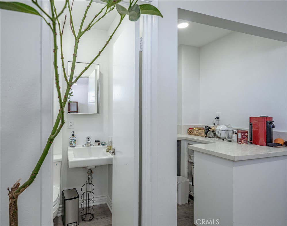 305 17th Property Photo 28
