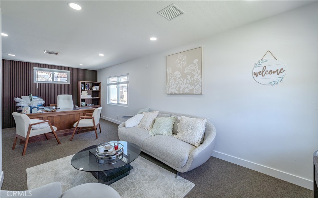305 17th Property Photo 29