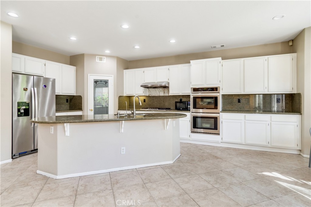 9471 Twin Oaks Pl Property Photo 5