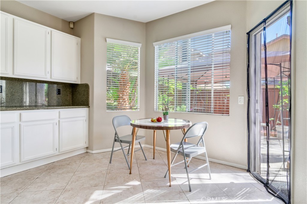 9471 Twin Oaks Pl Property Photo 7