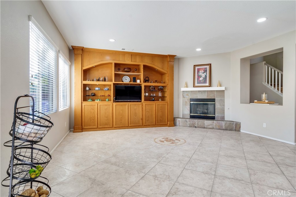 9471 Twin Oaks Pl Property Photo 8