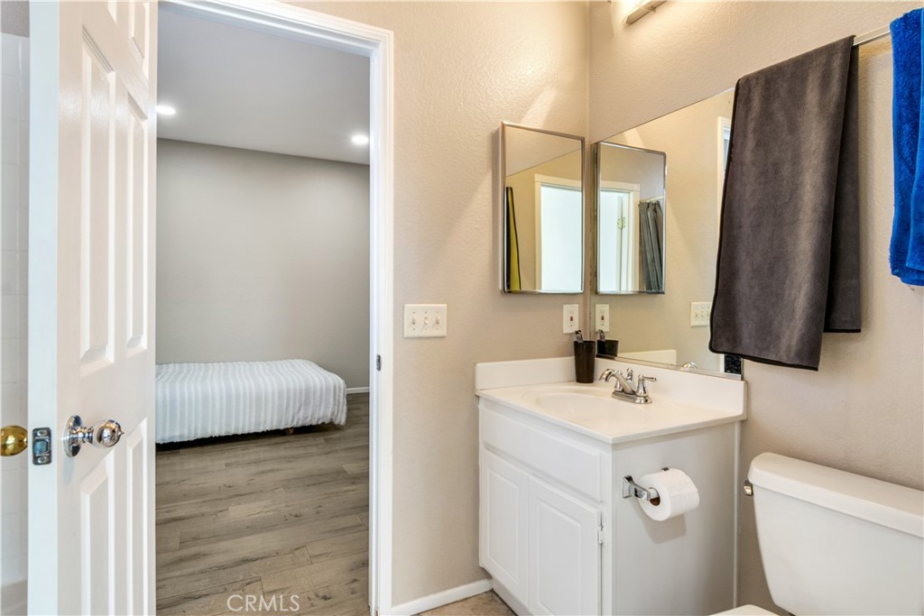 9471 Twin Oaks Pl Property Photo 10