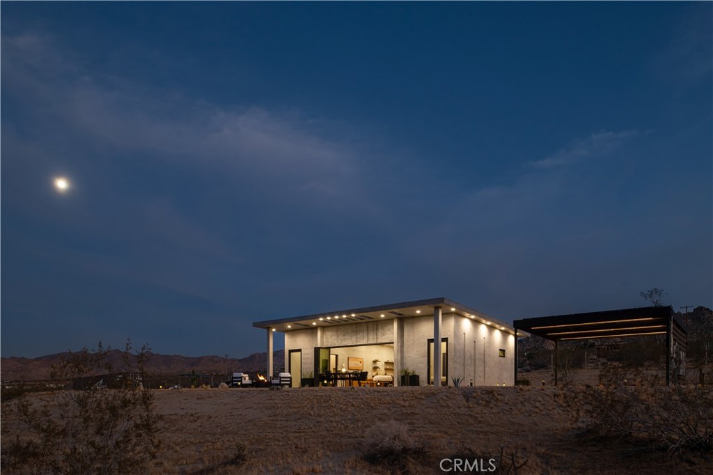 6817 Arizona Avenue Property Photo 2