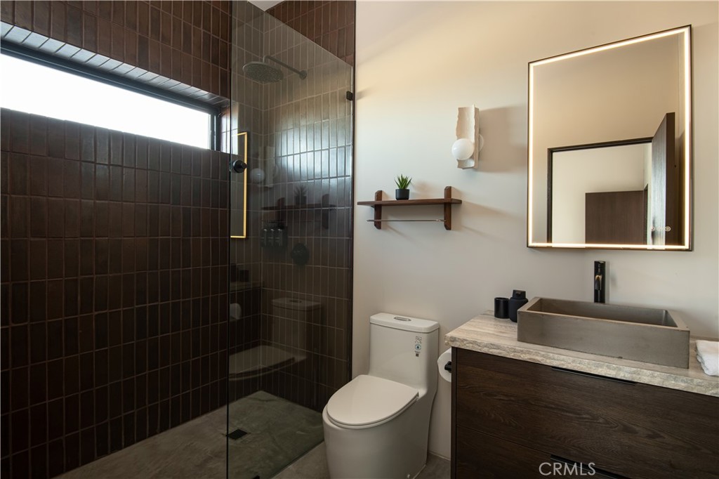 6817 Arizona Avenue Property Photo 14