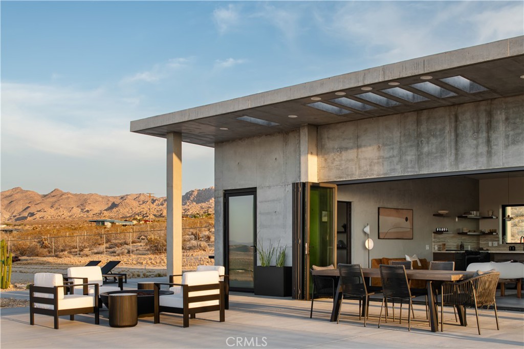 6817 Arizona Avenue Property Photo 15